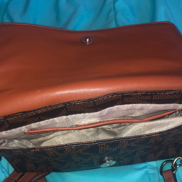 michael kors purse - Picture 6 of 7